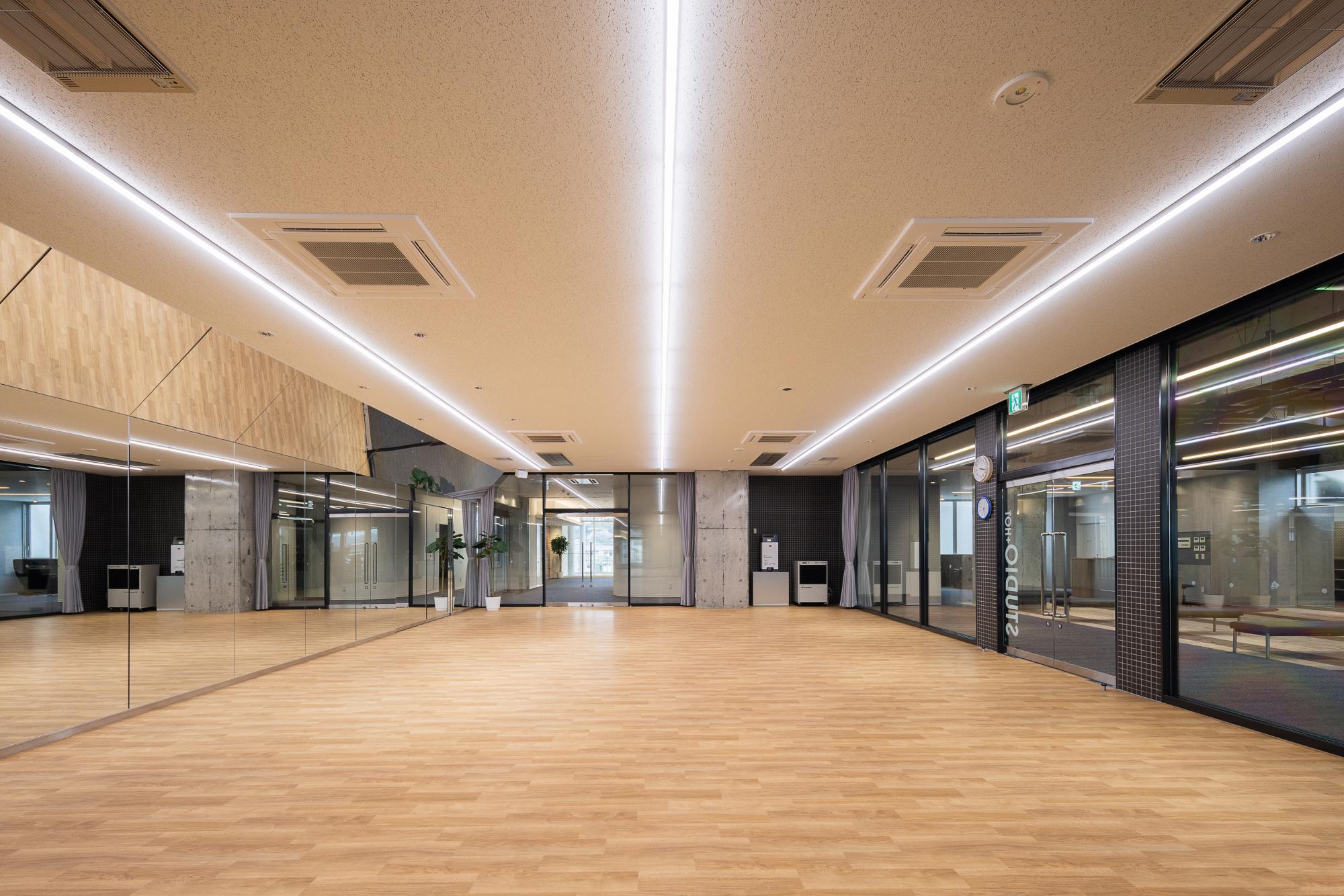 津幡町住吉公園屋内温水プール
アザレア
