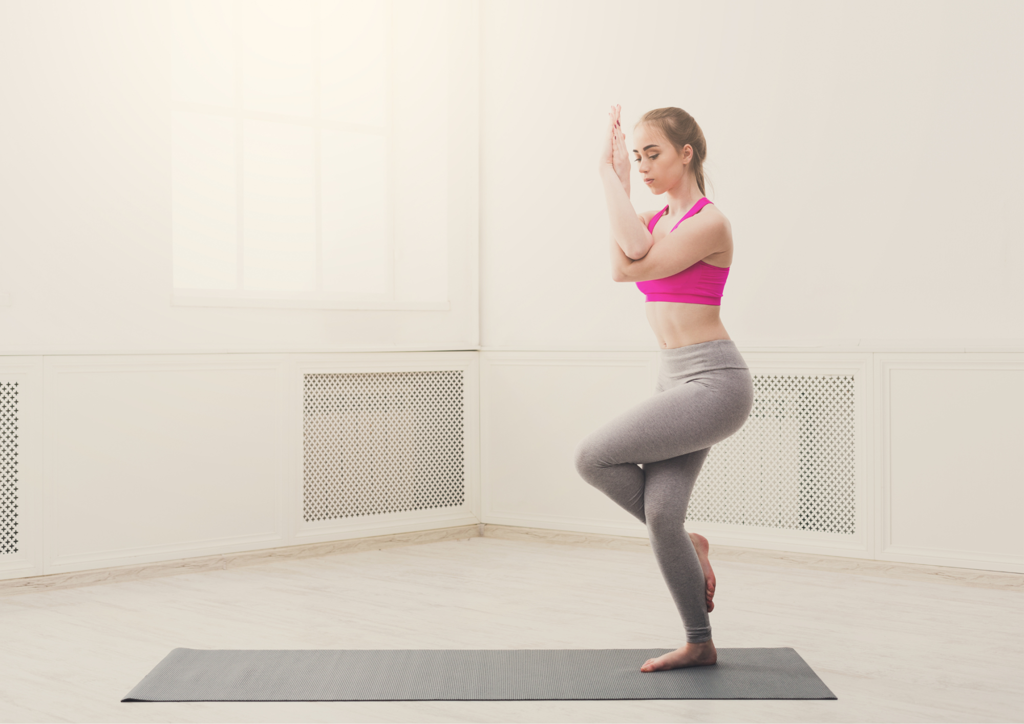 鷲のポーズ（ガルーダ・アーサナ）とは？心身を整えるバランスヨガのやり方と効果