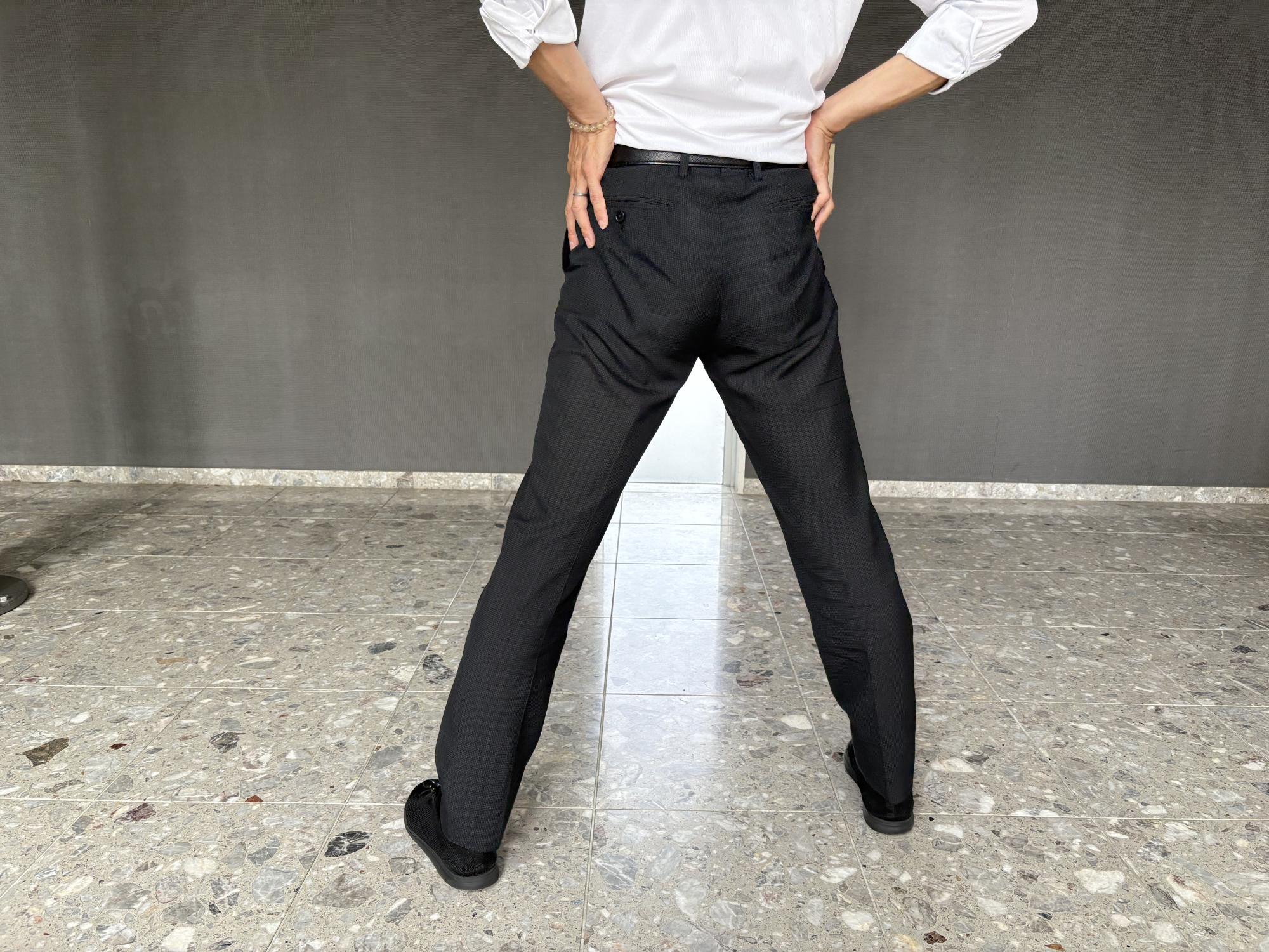 レッグカールとは？エアロビクスで使える基本ステップと効果・コツを解説